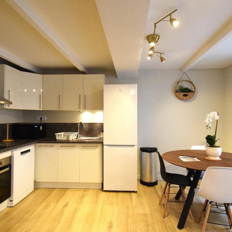 L'Écrin du Bourg - 2 min Château & Maison Bernadette - Appartamento con 2 Camere da Letto - 13