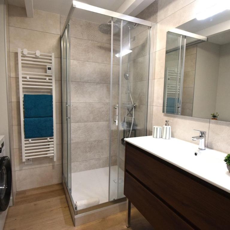 L'Écrin du Bourg - 2 min Château & Maison Bernadette - Appartamento con 2 Camere da Letto - 15