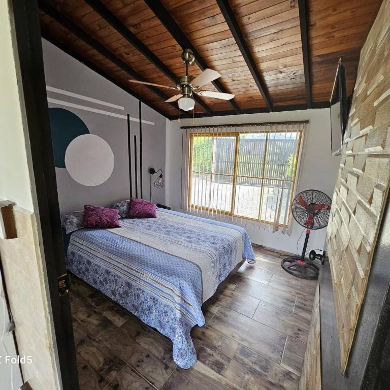 Red Cabin Retreat with free airport rides - Vacation Home - 5