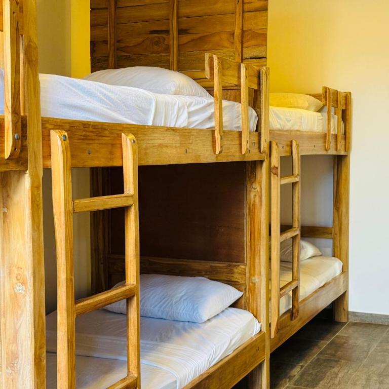 Merakai Hostel Rincon del Mar - Cama en habitación compartida mixta de 6 camas - 1