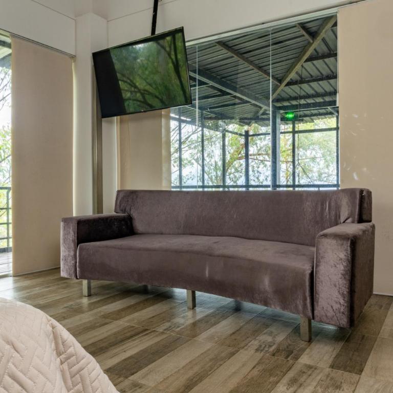 Villa de lujo con piscina y vista a la ciudad - Villa - 43