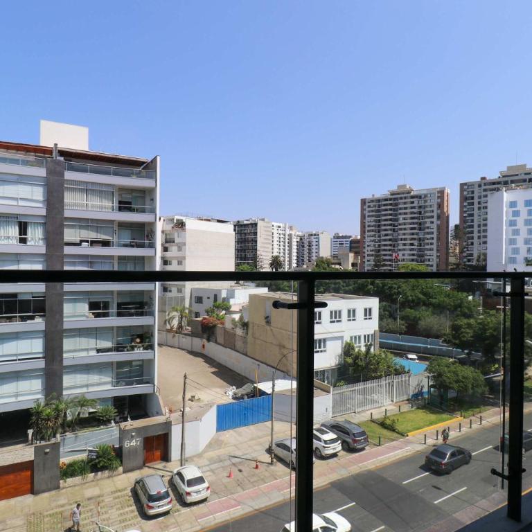 Engaging 2BR with Cozy Balcony in Miraflores - Apartment - 14