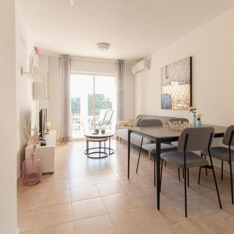 2 Bedroom Lovely Apartment In Torrevieja - Apartamento de 2 dormitorios - 1