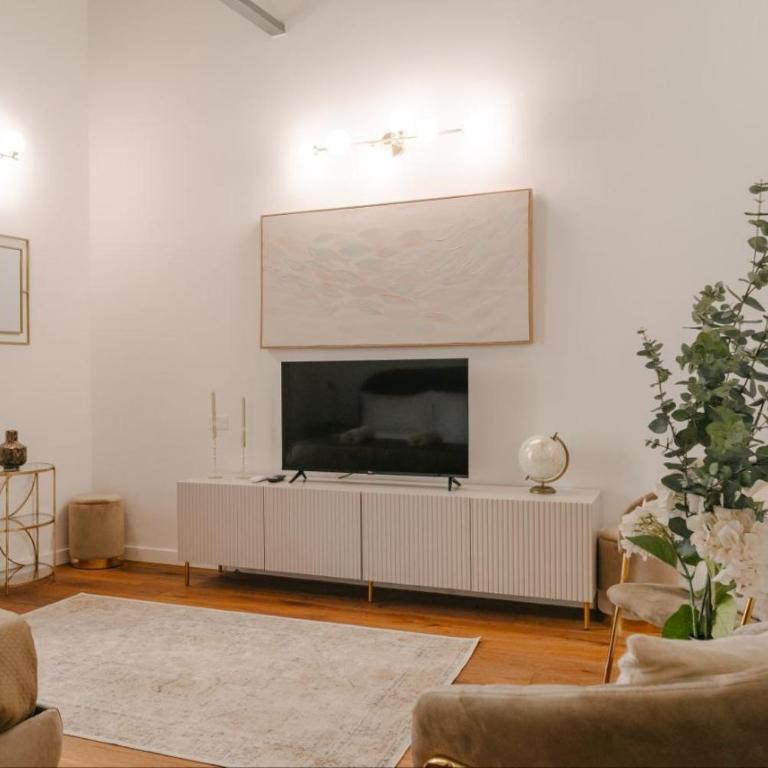 La Duca Suites & Apartments - Queen Room with Balcony - 13