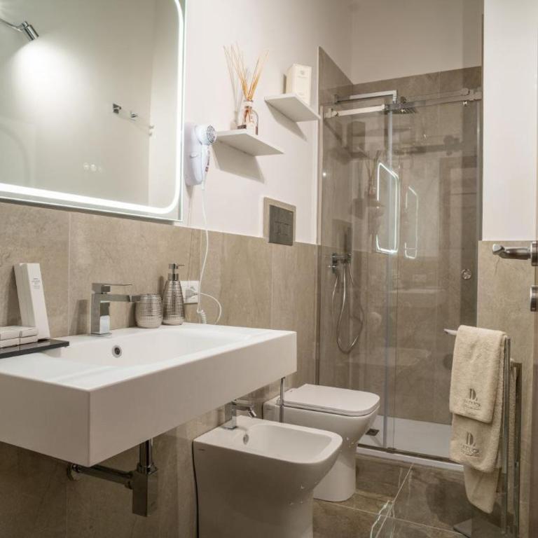 La Duca Suites & Apartments - Queen Room with Balcony - 16