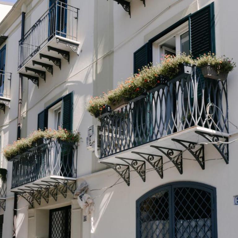 La Duca Suites & Apartments - Queen Room with Balcony - 30