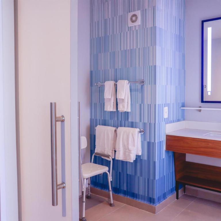 Tru By Hilton Puebla Angelopolis - Queen Room with Roll-In Shower - Mobility Access/Hearing Accessible - 1