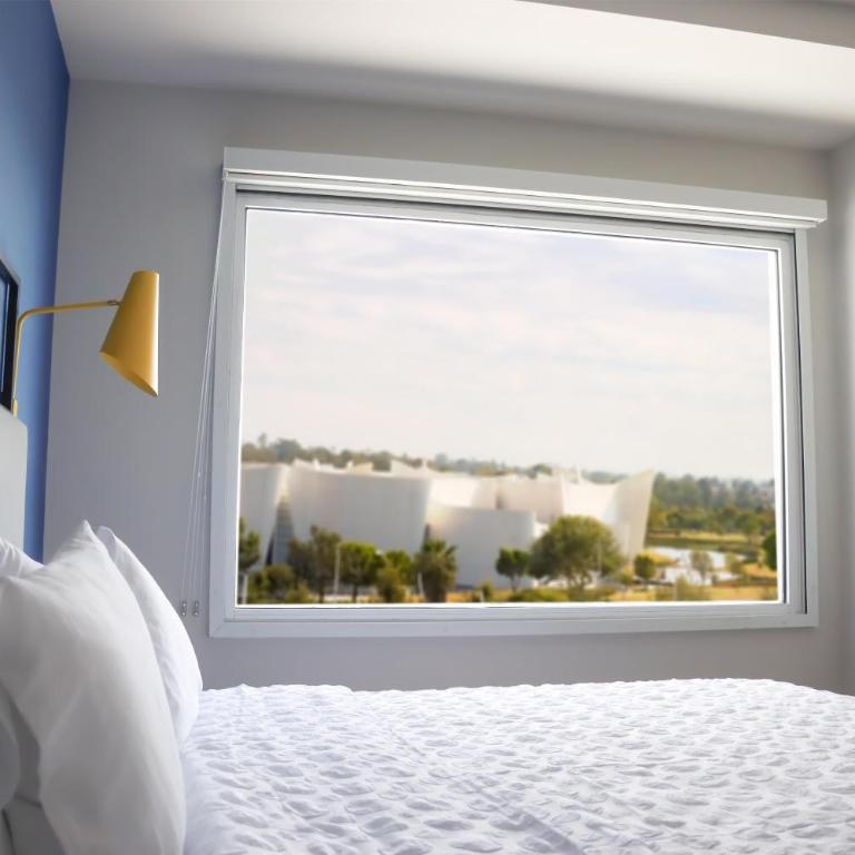Tru By Hilton Puebla Angelopolis - King Room with Walk-In Shower - 6