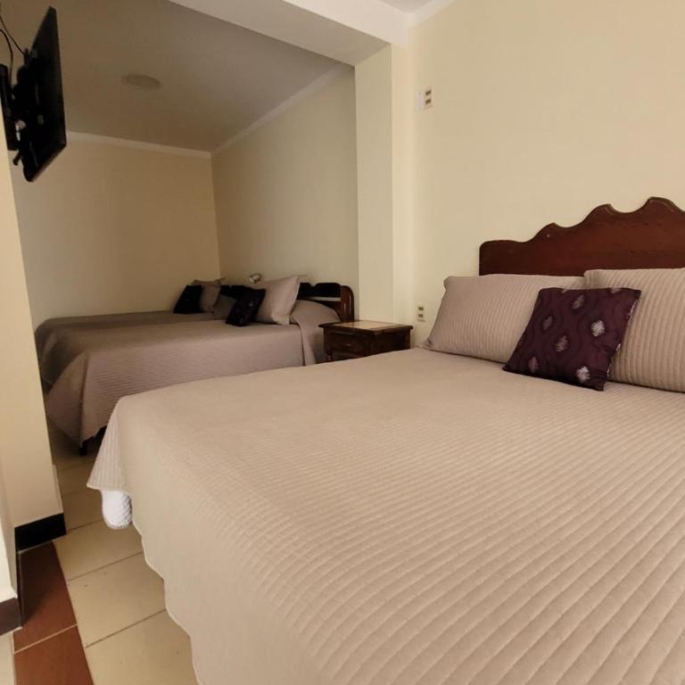 Refugio del Turista - Family Room with Private Bathroom - 2