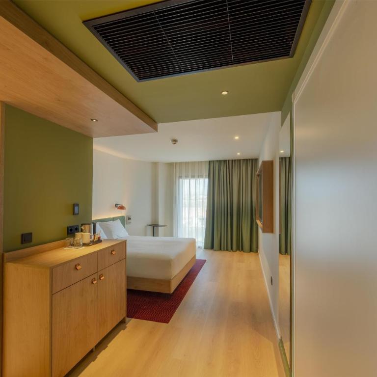 Hampton By Hilton Alicante Airport - Queen Room - Accessible - 2