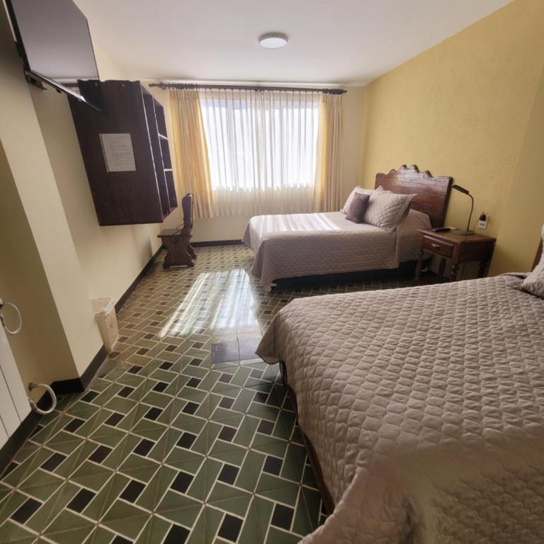Refugio del Turista - Family Room with Private Bathroom - 10