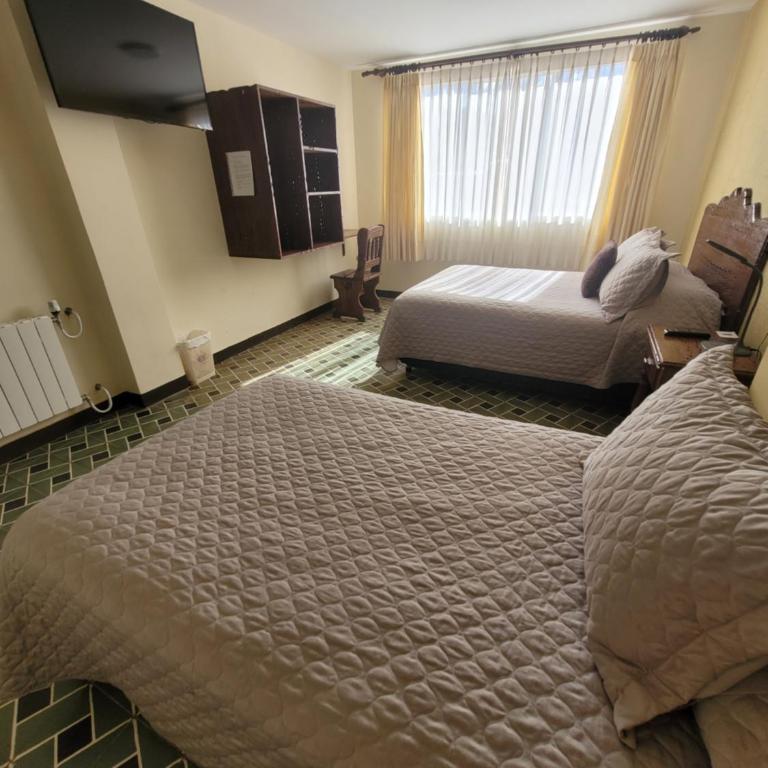 Refugio del Turista - Family Room with Private Bathroom - 11