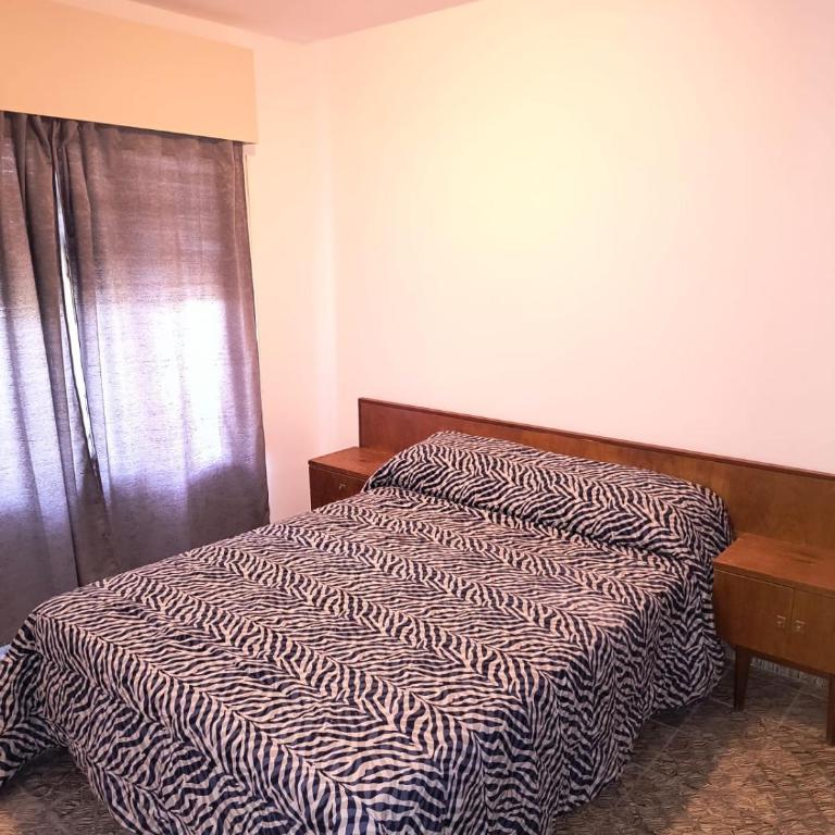 Alojamiento casa amueblada - Three-Bedroom Home - 3