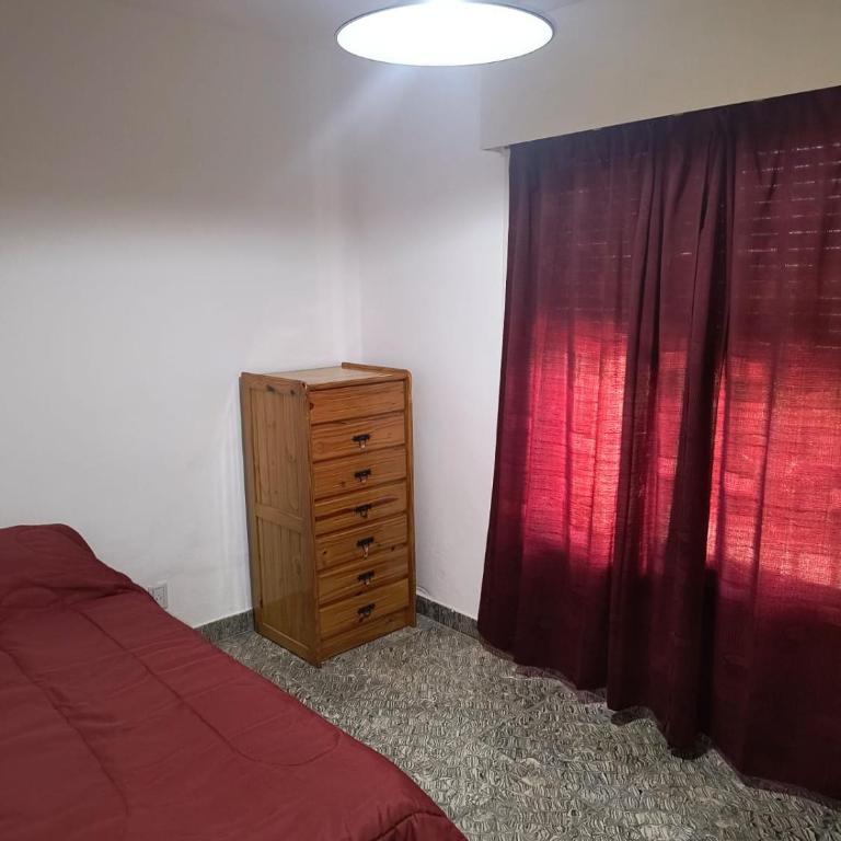 Alojamiento casa amueblada - Three-Bedroom Home - 5