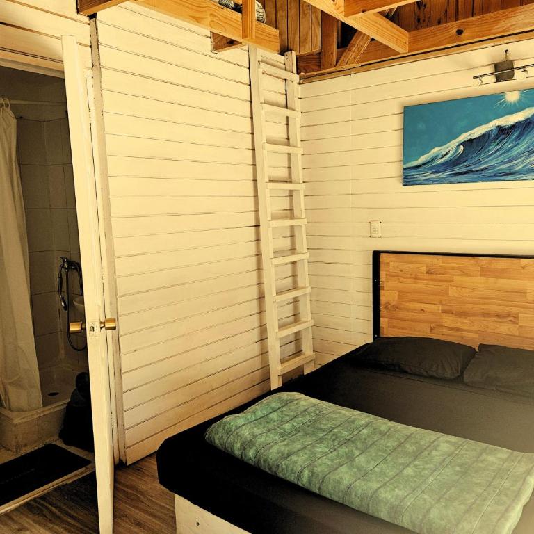 Sophia Hostel Beach House l Coworking, Coliving & Wellness - Twin Room with Terrace - 9