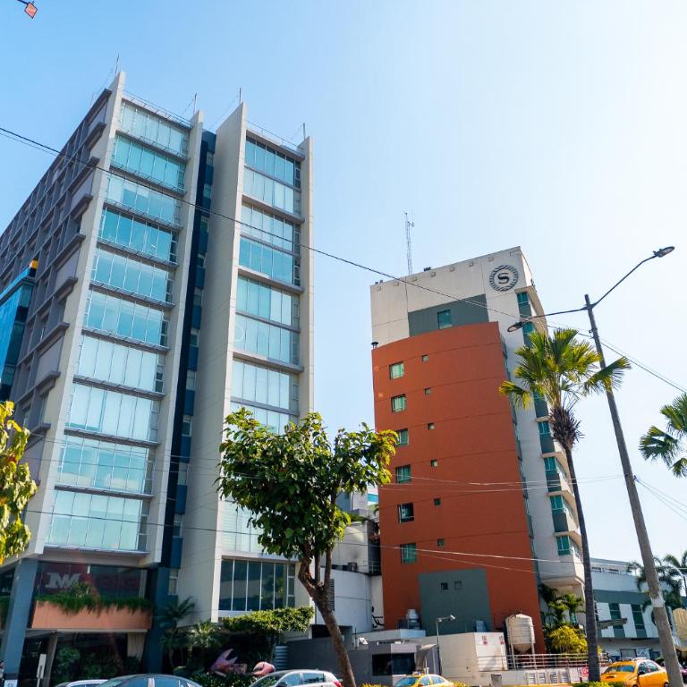 Suite de lujo cerca al aeropuerto, terminal, mall sol - Suite with City View - 24