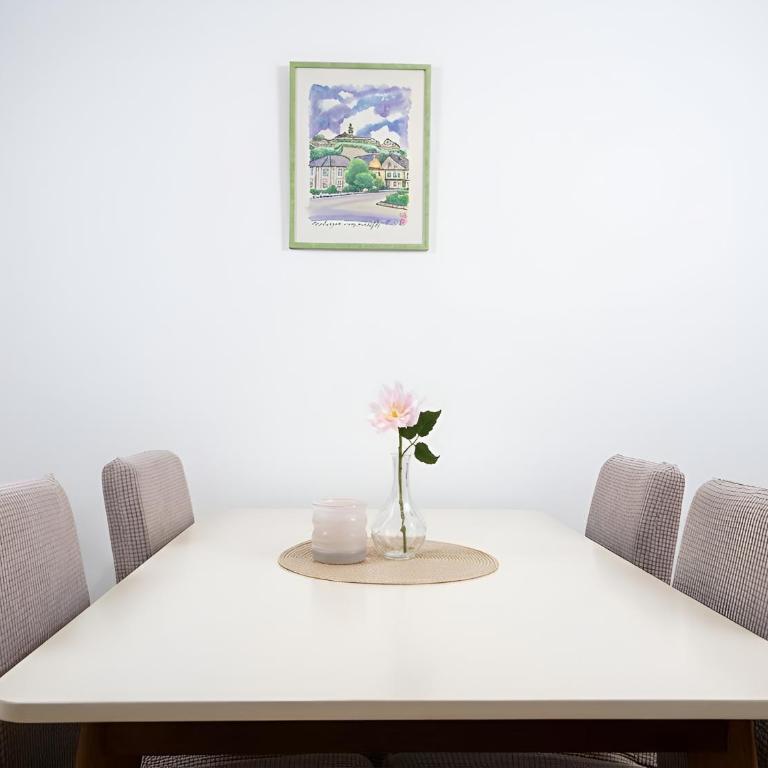 Central City Nest 4 guests Balcony & Free Parking - One-Bedroom Apartment - 7