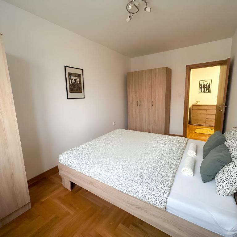 Central City Nest 4 guests Balcony & Free Parking - One-Bedroom Apartment - 9