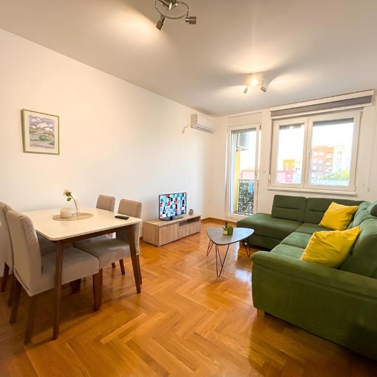 Central City Nest 4 guests Balcony & Free Parking - One-Bedroom Apartment - 2