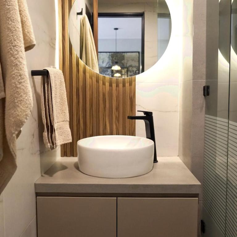 Chic Condesa Apt with Private Balcony - Two-Bedroom Apartment - 19