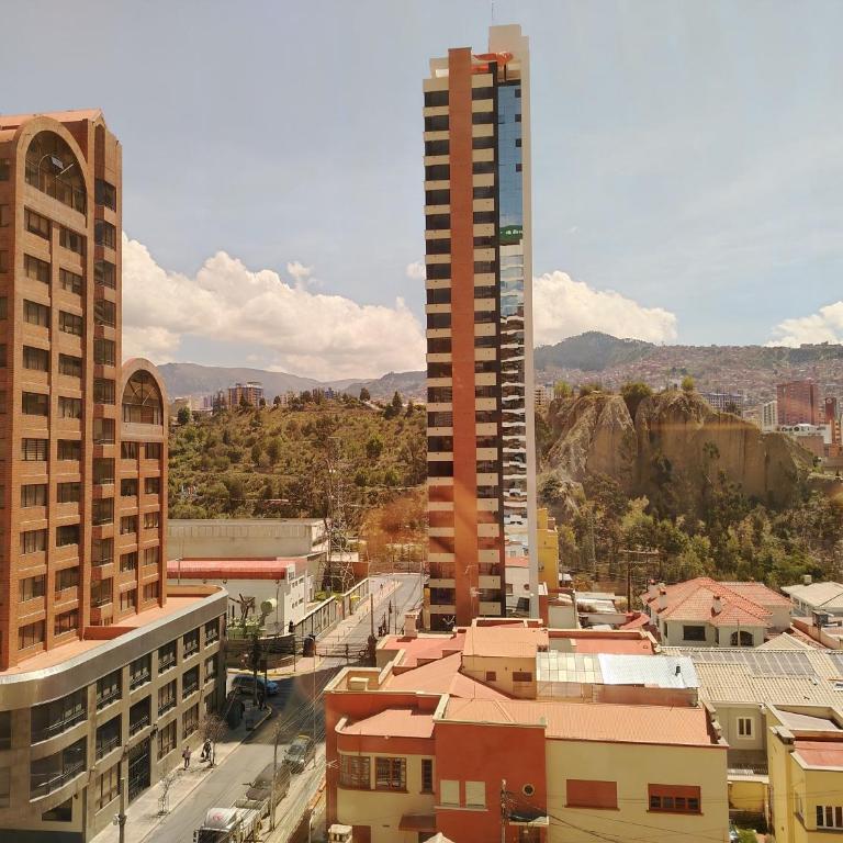 Departamento de lujo 2D Av Arce - Two-Bedroom Apartment - 2