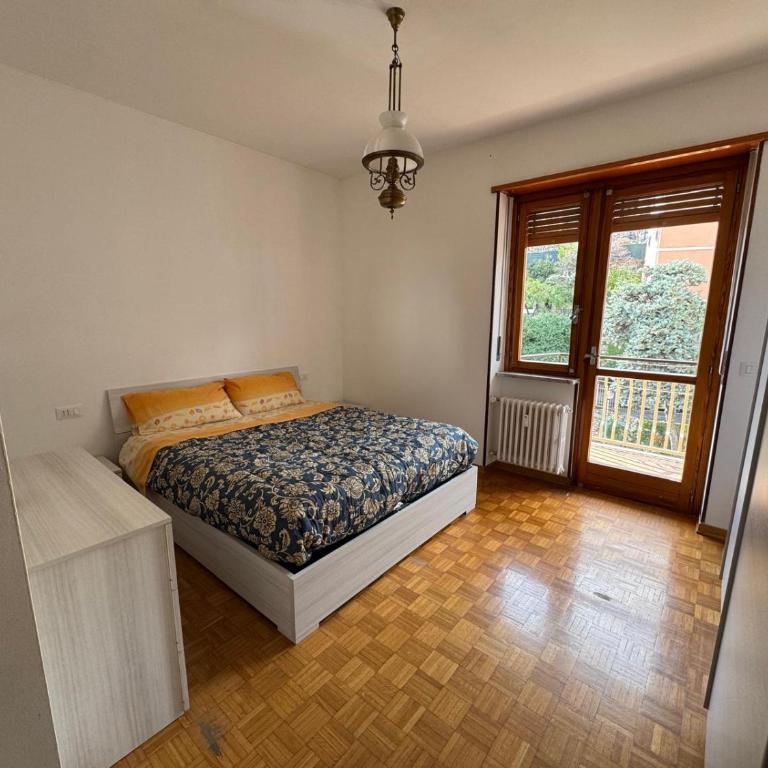 Trilocale centrale - Appartamento con 2 Camere da Letto - 1