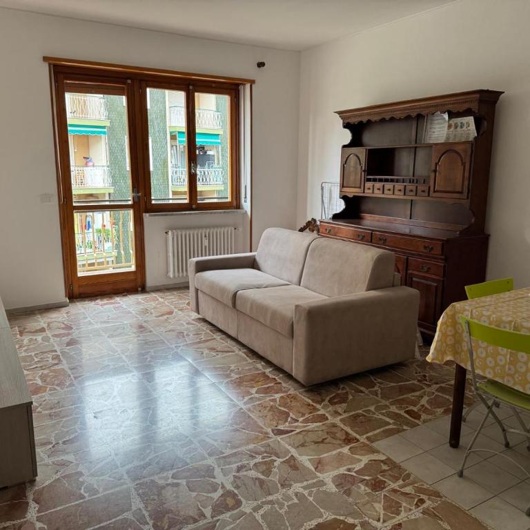 Trilocale centrale - Appartamento con 2 Camere da Letto - 9