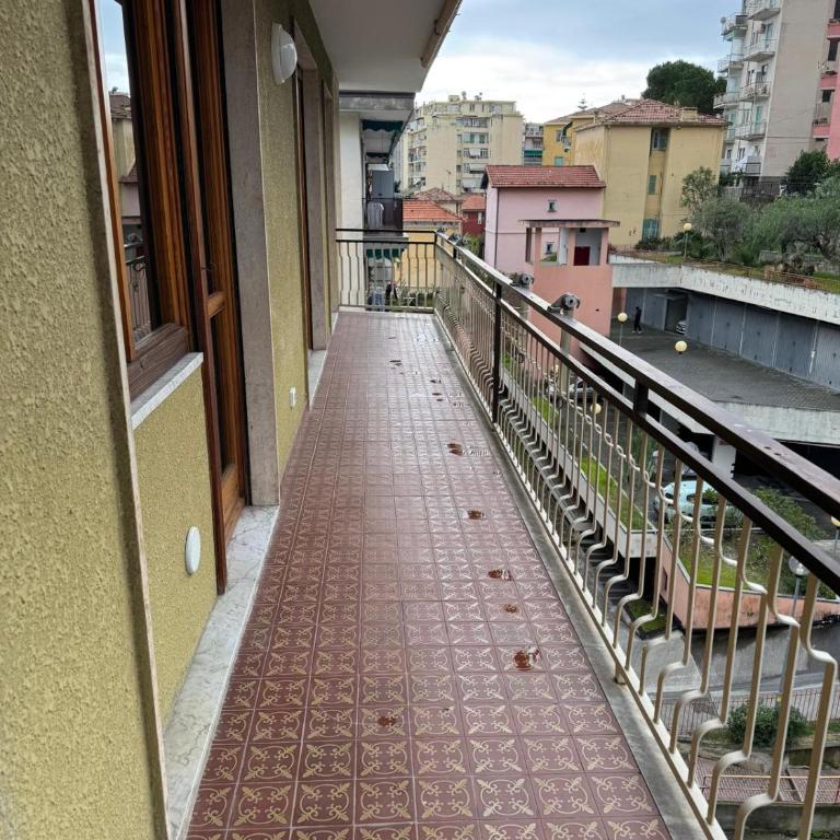 Trilocale centrale - Appartamento con 2 Camere da Letto - 10