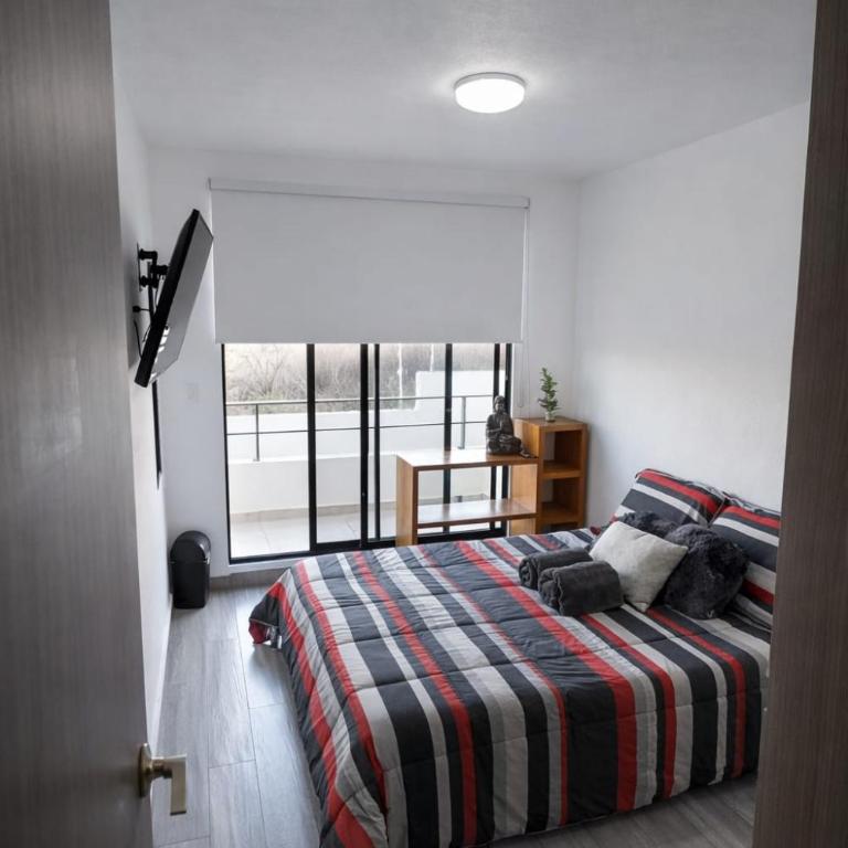 Adara House - Queen Room with Balcony - 1