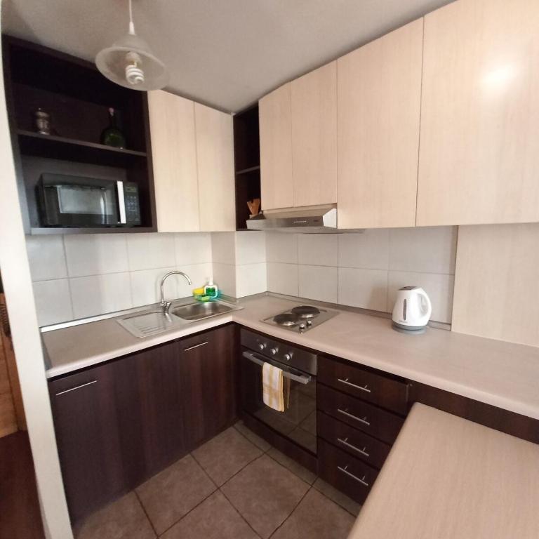 Pool - Wifi - In front of the L5 subway - One-Bedroom Apartment - 8