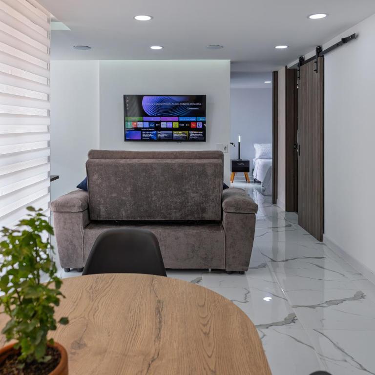 Gallery 305 - Two-Bedroom Deluxe Apartment - 1