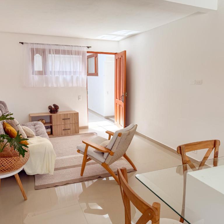 Central, Con parqueadero, Cerca a la Plaza, Vista a la montaña - Two-Bedroom Apartment - 1