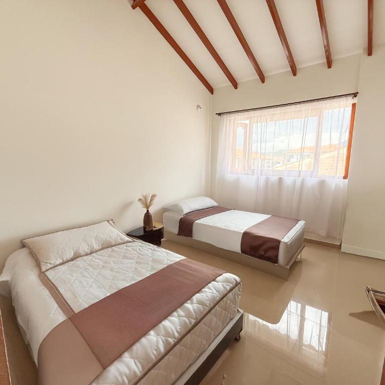Central, Con parqueadero, Cerca a la Plaza, Vista a la montaña - Two-Bedroom Apartment - 5