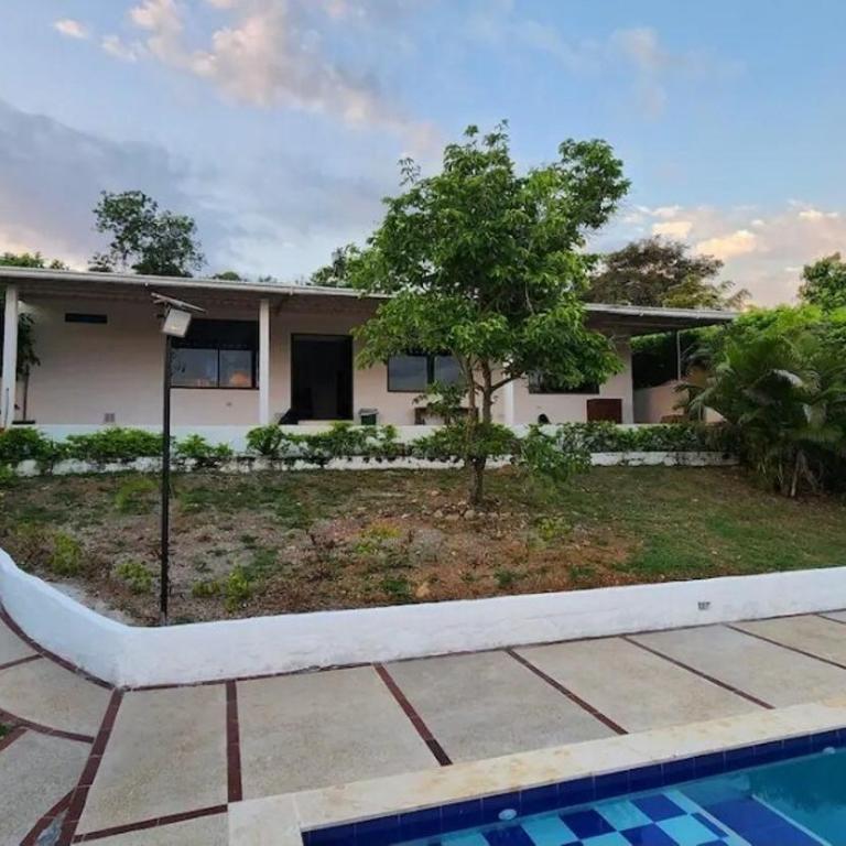 Hermosa casa privada con piscina infinita y WiFI - Three-Bedroom House - 13