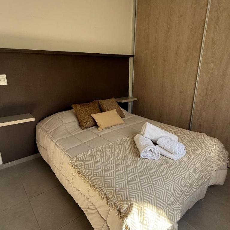Pellegrini Apartments Mendoza !! Estupendos Departamentos con Cochera Privada cercanos a Parque Gral San Martin - Two-Bedroom Deluxe Apartment with Balcony - 7