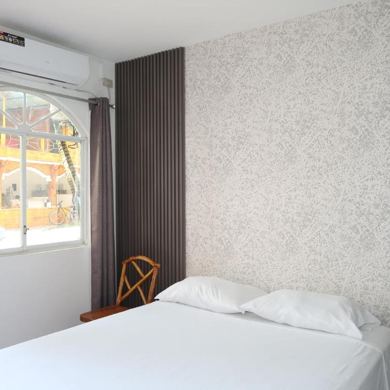 Hotel Pedernales MrRobert - Deluxe Double Room - 1