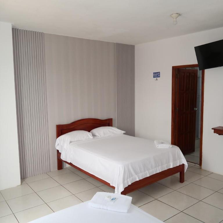 Hotel Pedernales MrRobert - Deluxe Family Room - 1