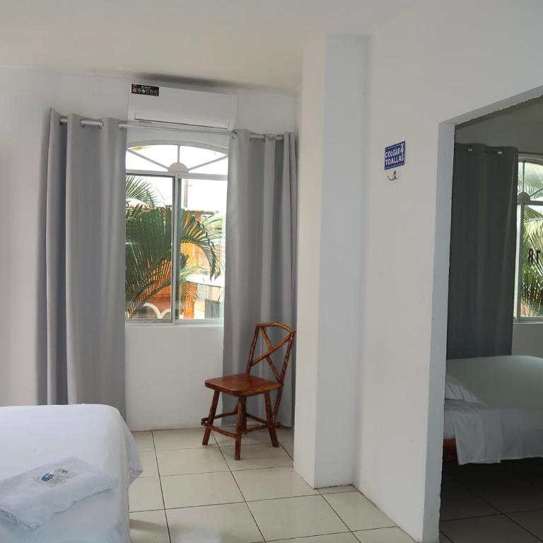 Hotel Pedernales MrRobert - Deluxe Family Room - 2