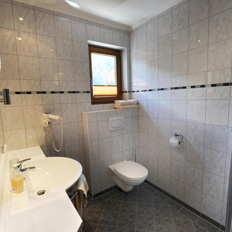 Hotel Garni Landhaus Platzer - Doppelzimmer mit Balkon - 5