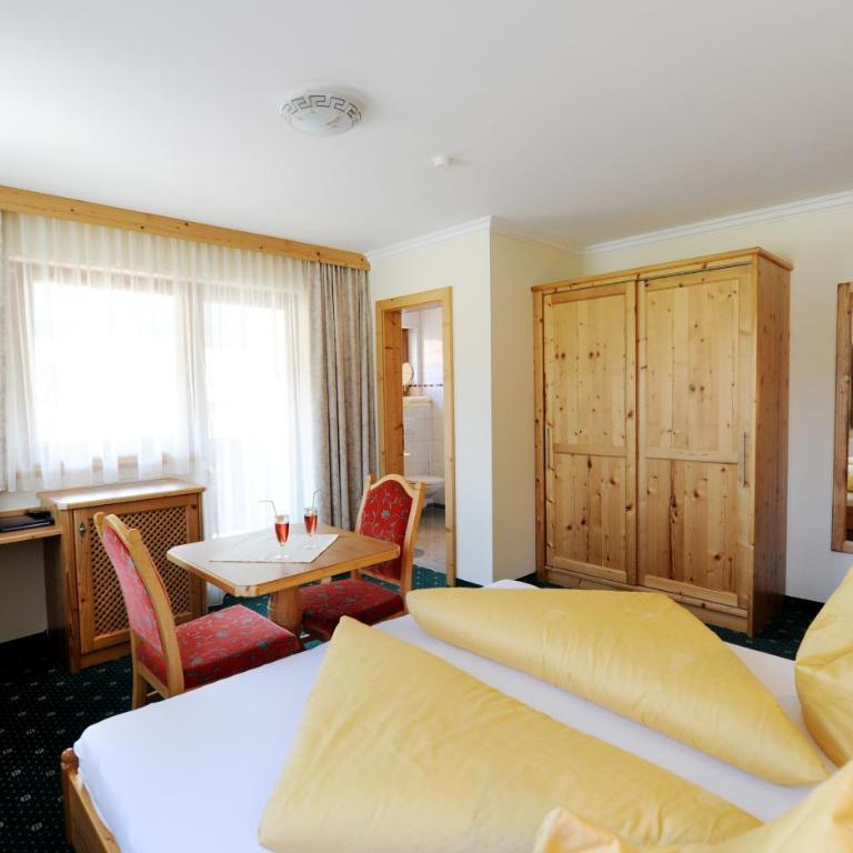 Hotel Garni Landhaus Platzer - Doppelzimmer mit Balkon - 2