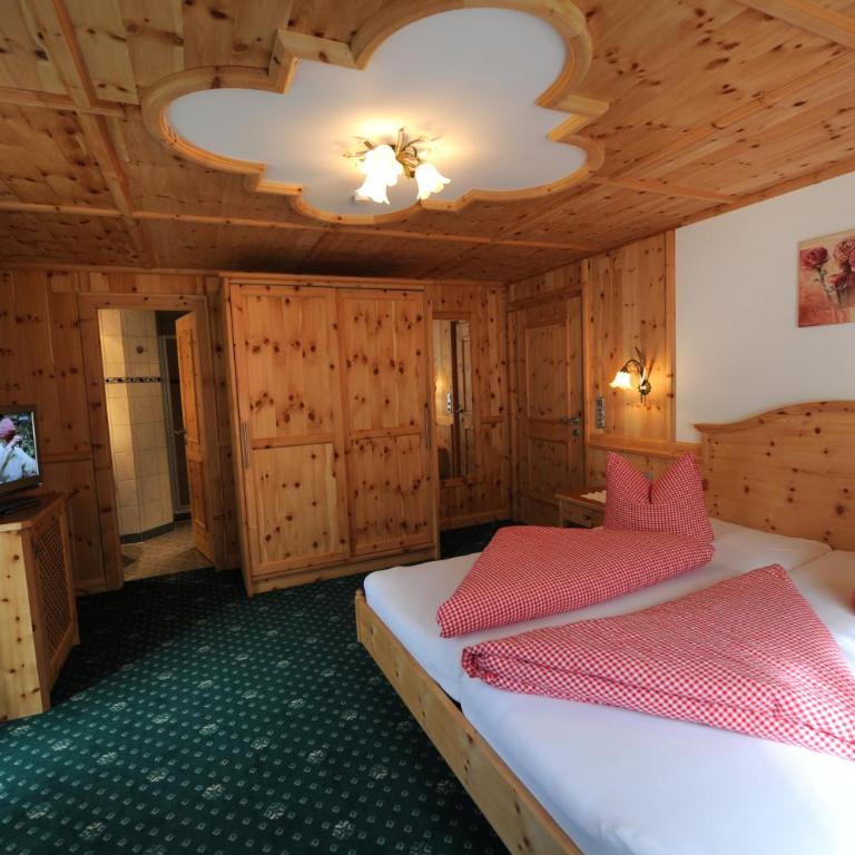 Hotel Garni Landhaus Platzer - Doppelzimmer mit Balkon - 1