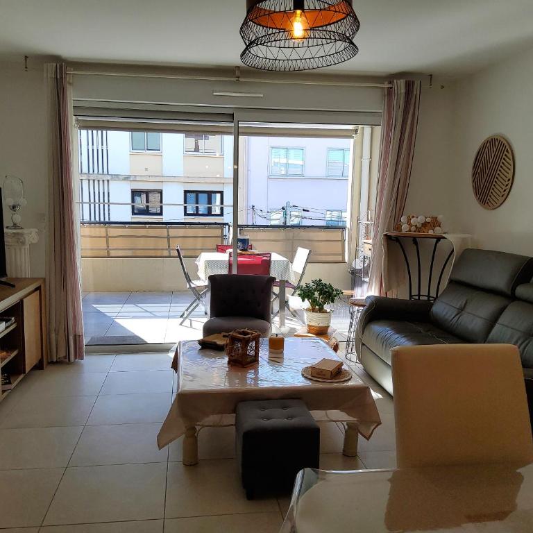 Appart 2 chambres - 50 m de la mer - parking - Appartement - 12