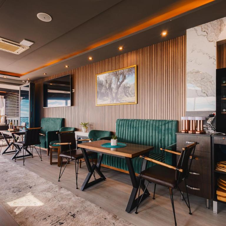 Padam Hotel & SPA - Deluxe Double Room (2 Adults + 1 Child) - 13
