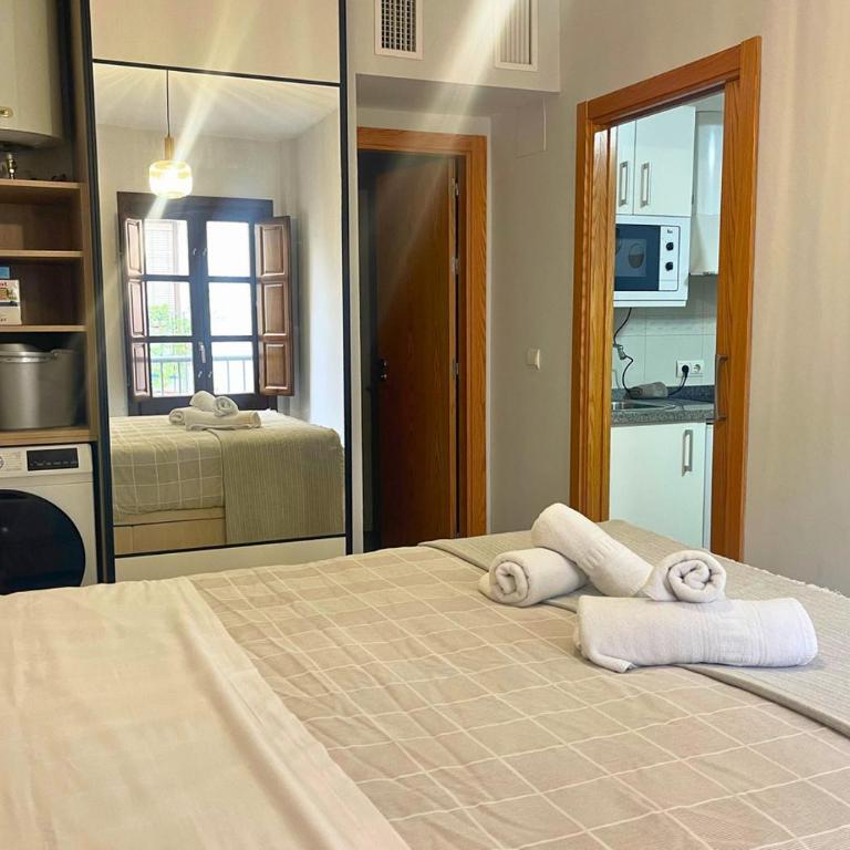 Home4u Cartuja - One-Bedroom Apartment - 2
