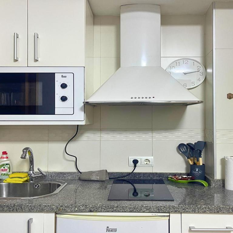 Home4u Cartuja - One-Bedroom Apartment - 5