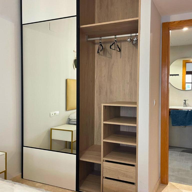 Home4u Cartuja - One-Bedroom Apartment - 16