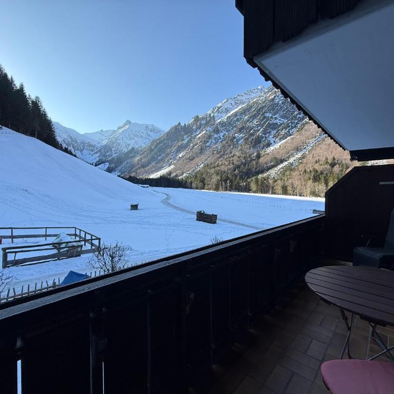 Landhaus Spielmannsau - Doppelzimmer mit Balkon - 1