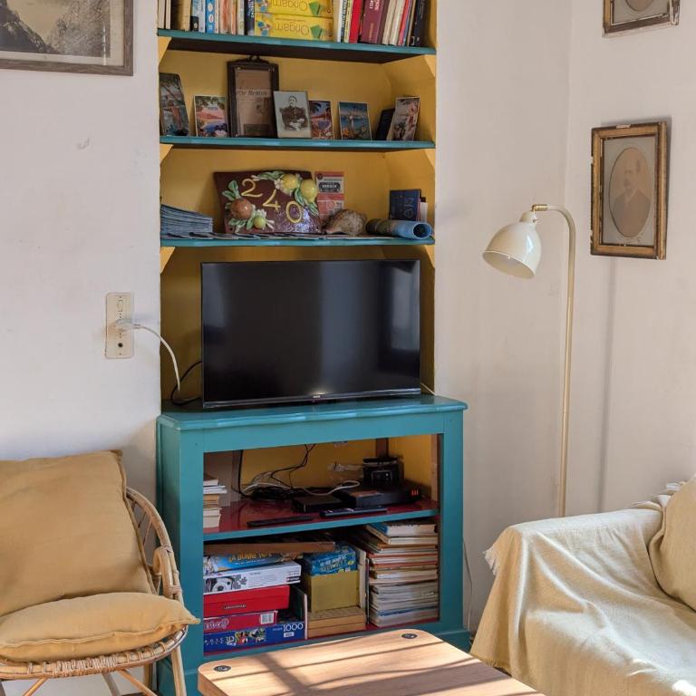 Maison de famille entre mer & collines - Charme, citronniers et tranquillité - accès marche et sentier 3 min - Maison 4 Chambres - 10