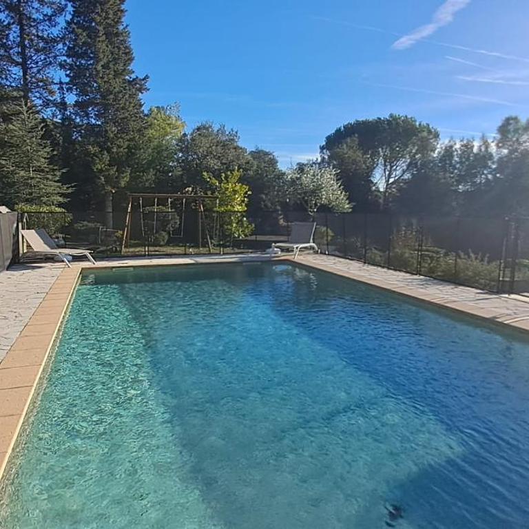 Maison au calme avec grande piscine - Maison 3 Chambres - 2