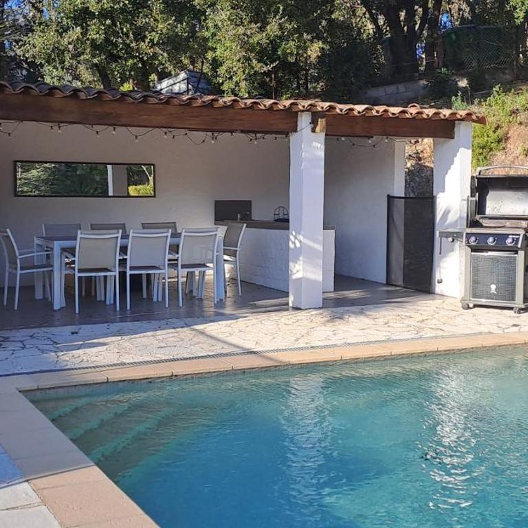 Maison au calme avec grande piscine - Maison 3 Chambres - 3